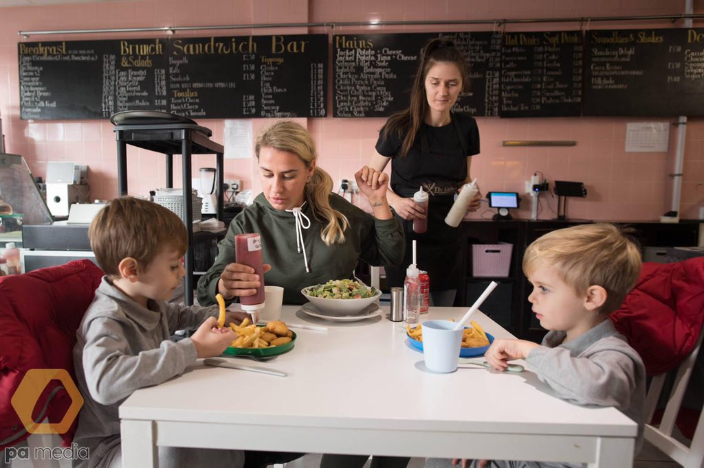 TheKitchenmkpl's tweet photo. Always happy to help our community! Over 300 meals went out to feed our children last week! #ENDCHILDFOODPOVERTY https://t.co/MP4mEVLIZS