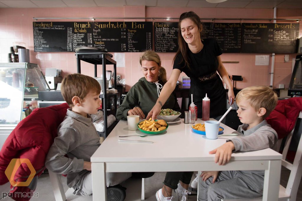 TheKitchenmkpl's tweet photo. Always happy to help our community! Over 300 meals went out to feed our children last week! #ENDCHILDFOODPOVERTY https://t.co/MP4mEVLIZS