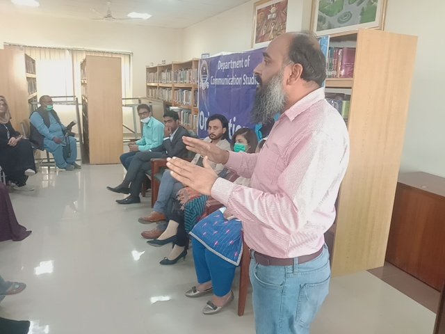 uomediaofficial's tweet photo. یونیورسٹی آف اوکاڑہ کے شعبہ ابلاغیات کے بی ایس آنرز کے دوسرے بیچ کی اورینٹیشن یونیورسٹی کی لائبریری میں منعقد ہوئی جس میں سربراہ شعبہ ابلاغیات ڈاکٹر محمد زاہد بلال، آفیسر برائے تعلقات عامہ شرجیل احمد سمیت اساتذہ و طلبہ نے شرکت کی۔ https://t.co/D1xg4vijis