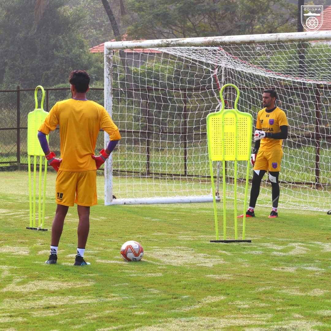 OdishaFC's tweet photo. Our custodians had a busy day at the office today. 💪🥅

#OdishaFC #AmaTeamAmaGame #PreseasonTraining https://t.co/lcAQIRZbd8