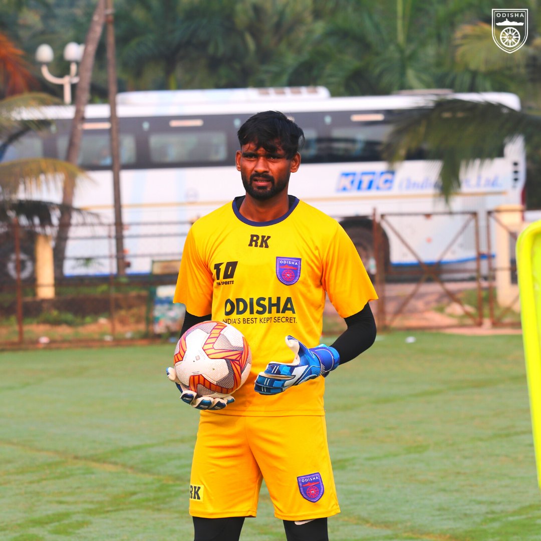 OdishaFC's tweet photo. Our custodians had a busy day at the office today. 💪🥅

#OdishaFC #AmaTeamAmaGame #PreseasonTraining https://t.co/lcAQIRZbd8
