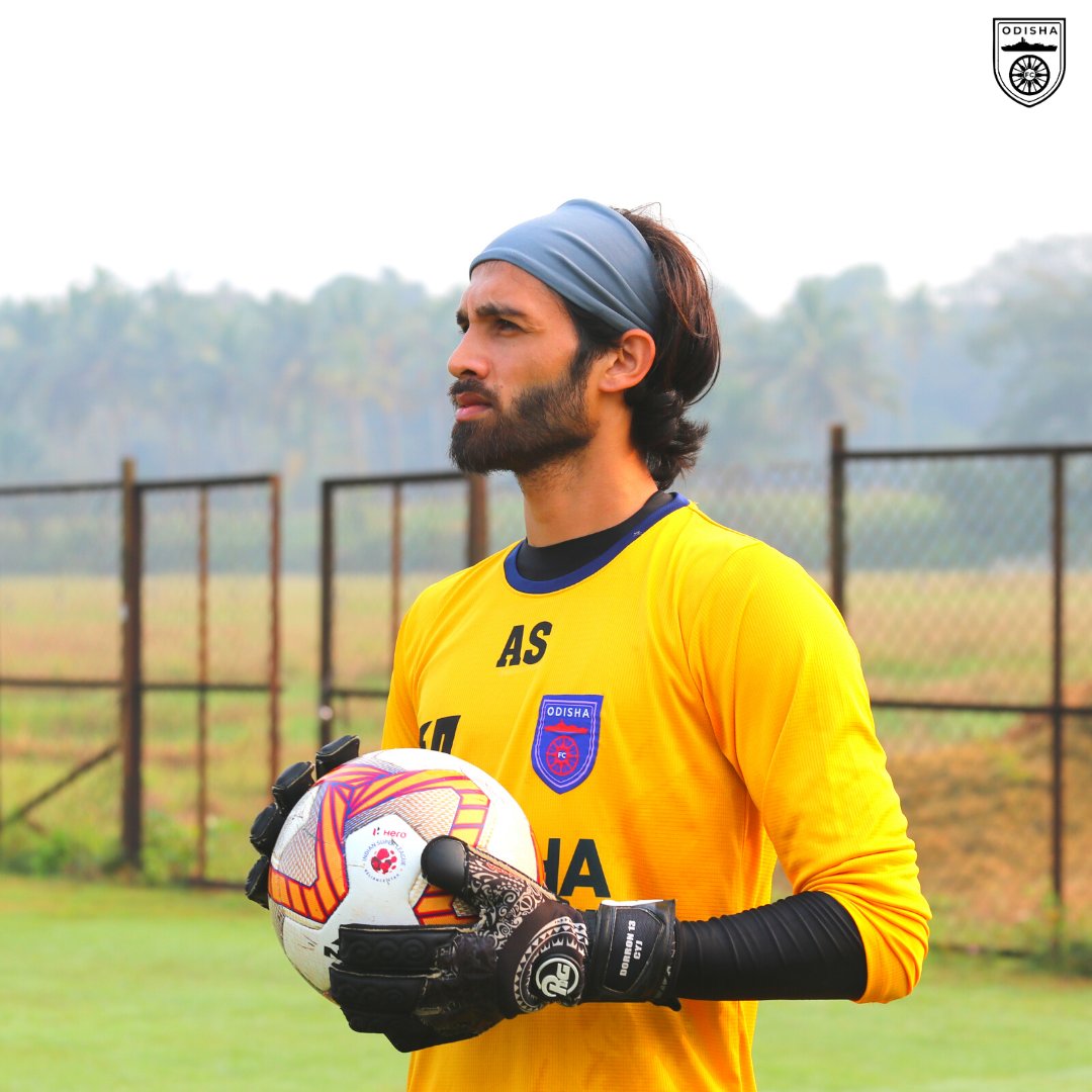 OdishaFC's tweet photo. Our custodians had a busy day at the office today. 💪🥅

#OdishaFC #AmaTeamAmaGame #PreseasonTraining https://t.co/lcAQIRZbd8