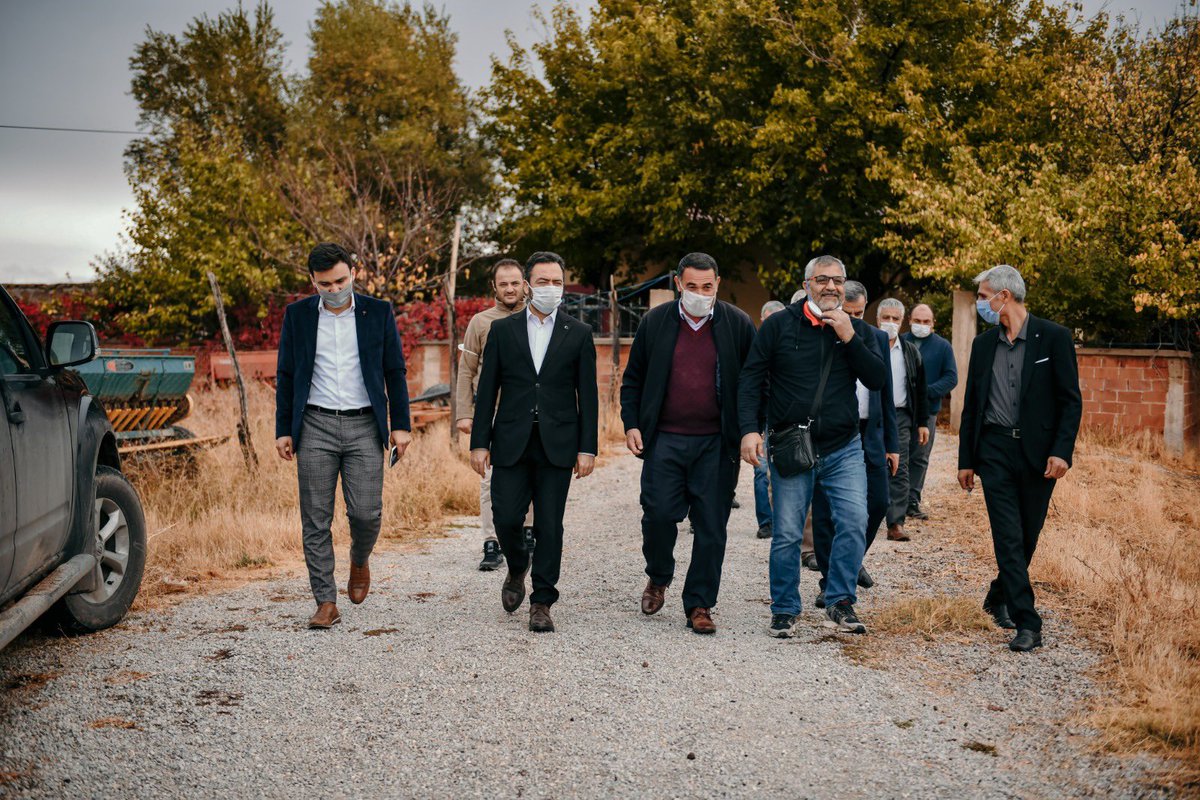 MehmetGurbuzOrg's tweet image. Çatova, Eldelek ve Çıtlık Mahallelerimizde muhtar ve vatandaşlarımızla bir araya gelerek sorunları yerinde inceledik.Nazik karşılamaları için mahallelerimize teşekkür ederim. Hep birlikte, elbirliğiyle daha güzel yarınlar ve daha güzel bir #Elbistan için çalışmaya devam edeceğiz.
