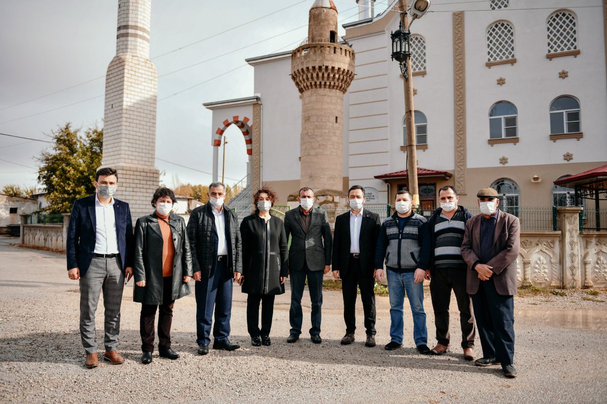 MehmetGurbuzOrg's tweet image. Çatova, Eldelek ve Çıtlık Mahallelerimizde muhtar ve vatandaşlarımızla bir araya gelerek sorunları yerinde inceledik.Nazik karşılamaları için mahallelerimize teşekkür ederim. Hep birlikte, elbirliğiyle daha güzel yarınlar ve daha güzel bir #Elbistan için çalışmaya devam edeceğiz.