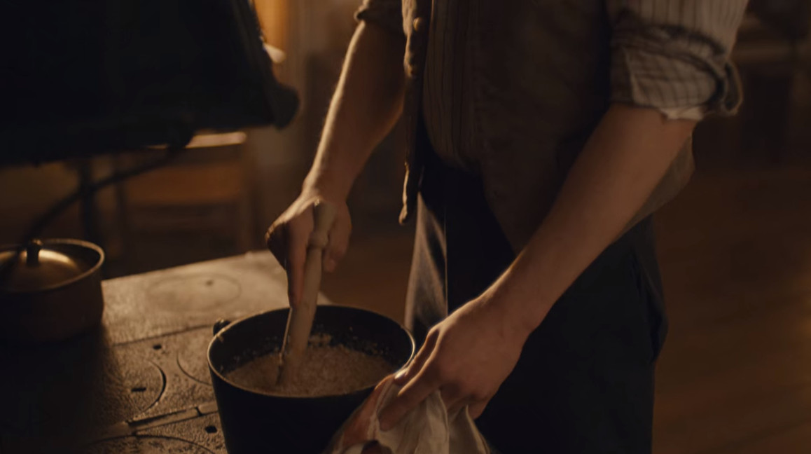 Mary can no longer take care of them, she is sick in bed. The porridge is back... #renewannewithane