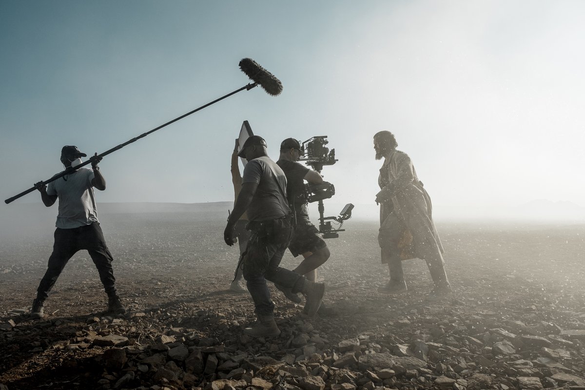 warnertves's tweet photo. Un consejo, sin que sirva de precedente: no te pierdas el final de #RaisedByWolvesTNT T1 esta noche a las 22:05h. 

Y el domingo, maratón de la temporada completa. https://t.co/hhOwcUUhsP