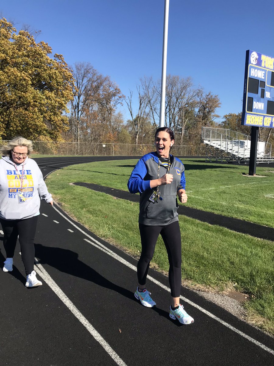 CooleyMath8's tweet photo. @DMSteacherheros #selfcarechallenge Enjoying the sunshine during lunch! Taking some time to walk with my friends 💕 https://t.co/SHkAY6q64B