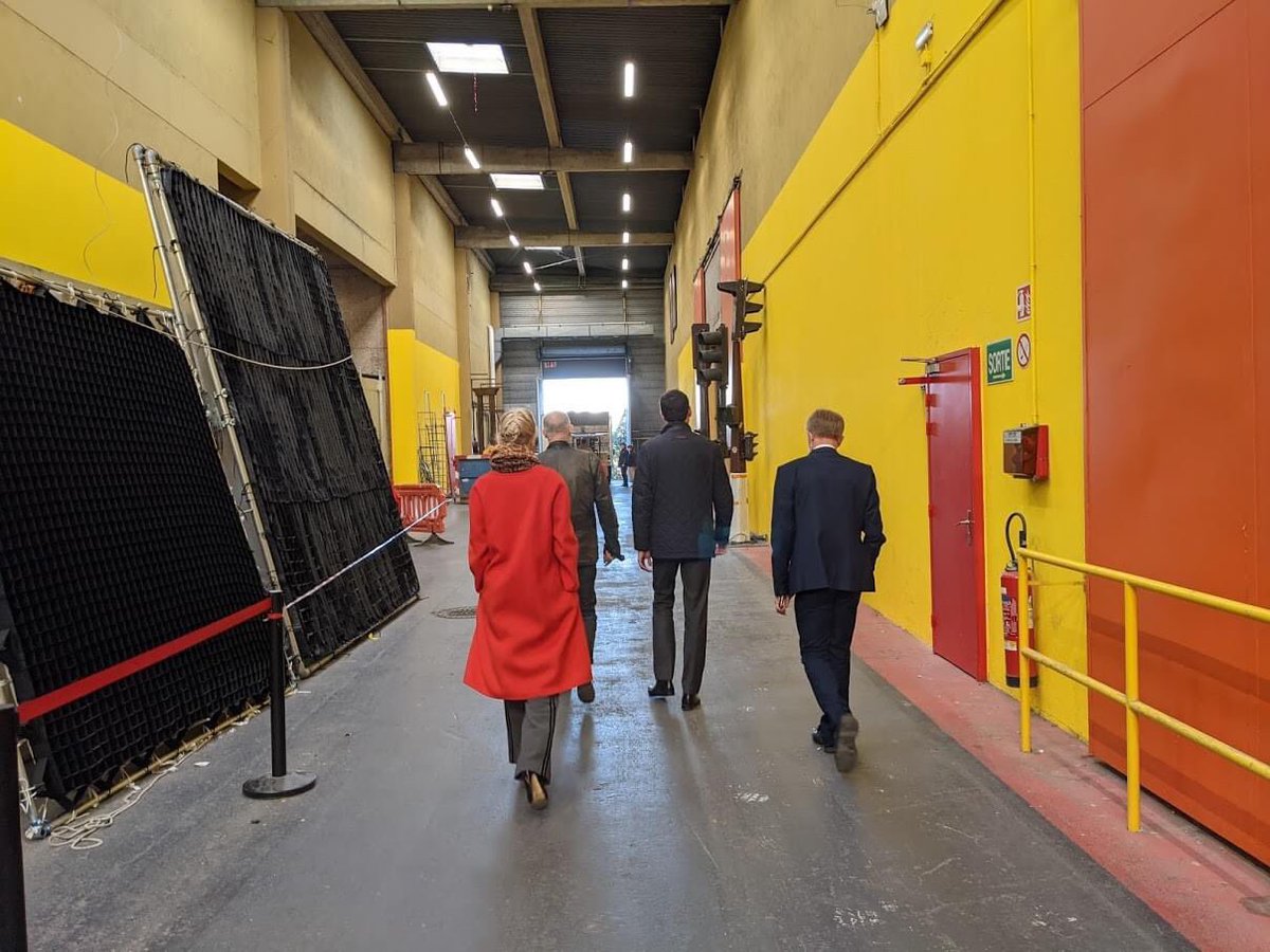 Comme Maire et Vice-président du Territoire délégué au pôle image, je suis allé à la rencontre des professionnels du cinéma lors d’une visite des studios de Bry. 

Avec la présence de l’<a href="/Inafr_officiel/">INA.fr</a> et des studios .<a href="/sauverBry/">Sauver les Studios de Bry - Saving Bry Sets</a> le futur pôle image sera LA référence nationale !