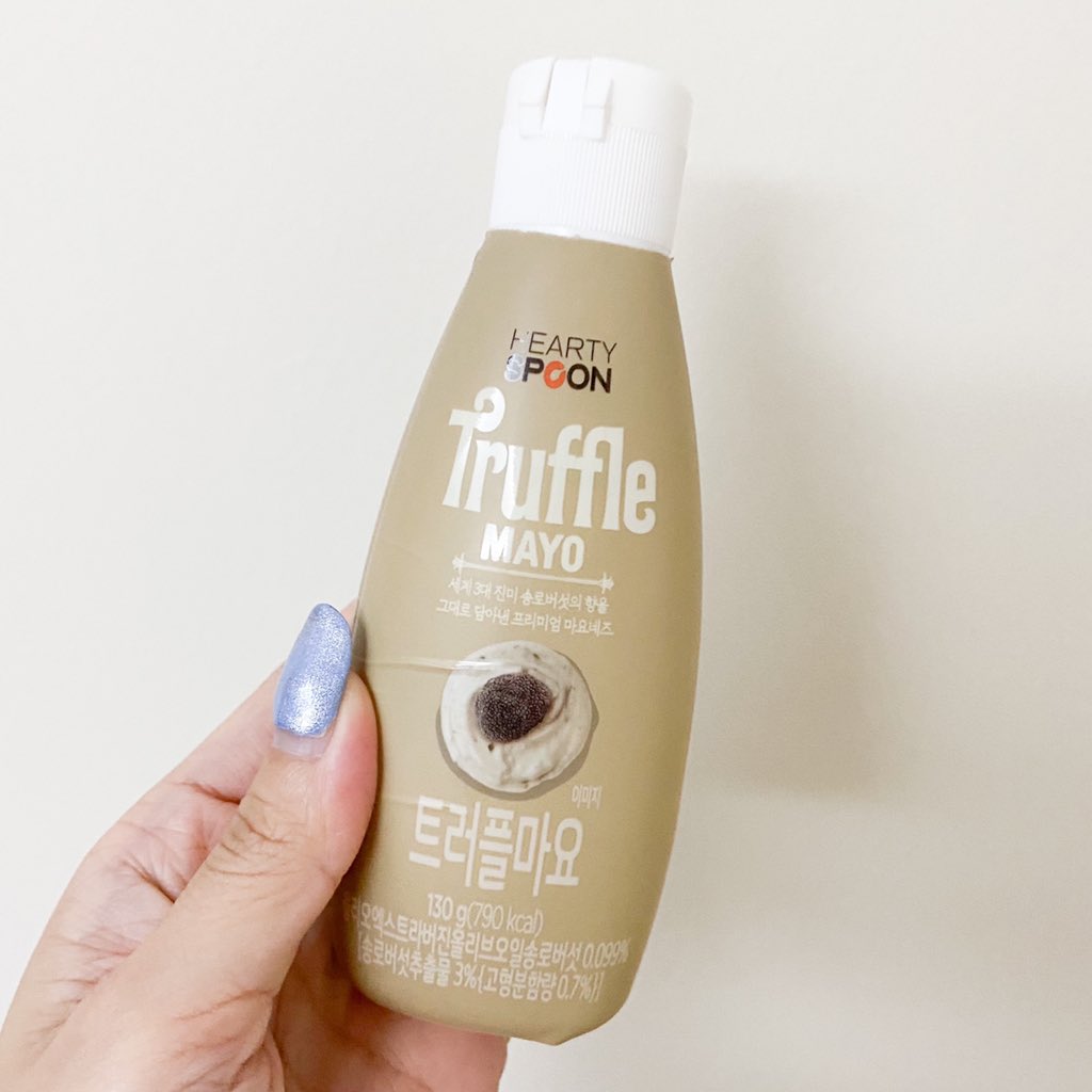 looookmai's tweet photo. มาย้ำอีกครั้ง อยากให้��องทรัฟเฟิลมาโยจริงๆๆๆ ดี อร่อยมาก ตอนกินครั้งแรกเหมือนมีรุ้งออกจากปาก จะดิปจะจิ้มกับอะไรก็ปัง นี่ติดมากแบบ บีบใส่ไส้กรอก เฟรนช์ฟรายด์ ขนมปัง ทำแซนวิชทูน่างี้ ไว้จะลองเอาไปผัดกับข้าวบ้างละ มันเดอะเบสแบบ 10/10 ยอมอ้วนนน https://t.co/2YaT2tc1gv