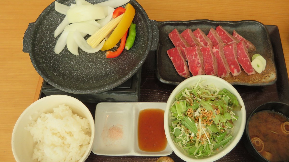 銀座でランチ 肉割烹宮下 銀座２丁目 マロニエゲート１のお肉のお店でgotoイートランチです 牛サーロインの熟成肉御膳 お肉は少し炙りながらいただきます T Co Mfc4s1lvi9