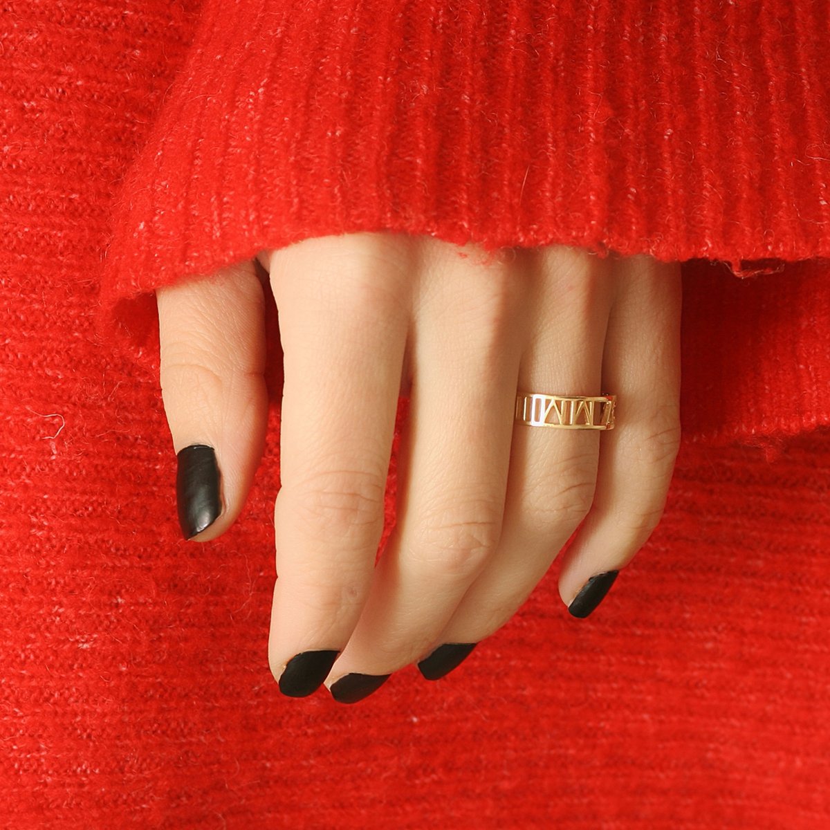goldstorecomtr's tweet photo. Roma Rakamı Tarihli Yüzükler ve daha fazla kişiye özel mücevherler için https://t.co/OdQCBgbxV4 adresimizi ziyaret edin.

#jewelry #jewellery #ring #yüzük #gold https://t.co/4LbJLRIJHH