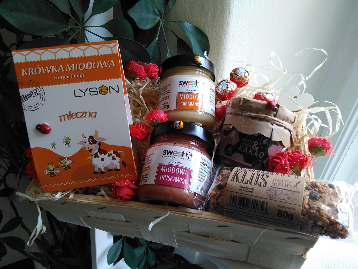 miodowych's tweet photo. Czwartek to taki mały piątek, więc czas na same dobroci! Miodowa truskawka? Miodowy kłos? Czy może ktoś chętny na krówkę? 🍓🍯🐝
Wszystko znajdziecie u nas na https://t.co/2C0UGmaMaQ! Zapraszamy serdecznie!
#czwartek #7mkpl #7mk #miód #honey #truskawka #najlepiej https://t.co/UOt9qFjRPW
