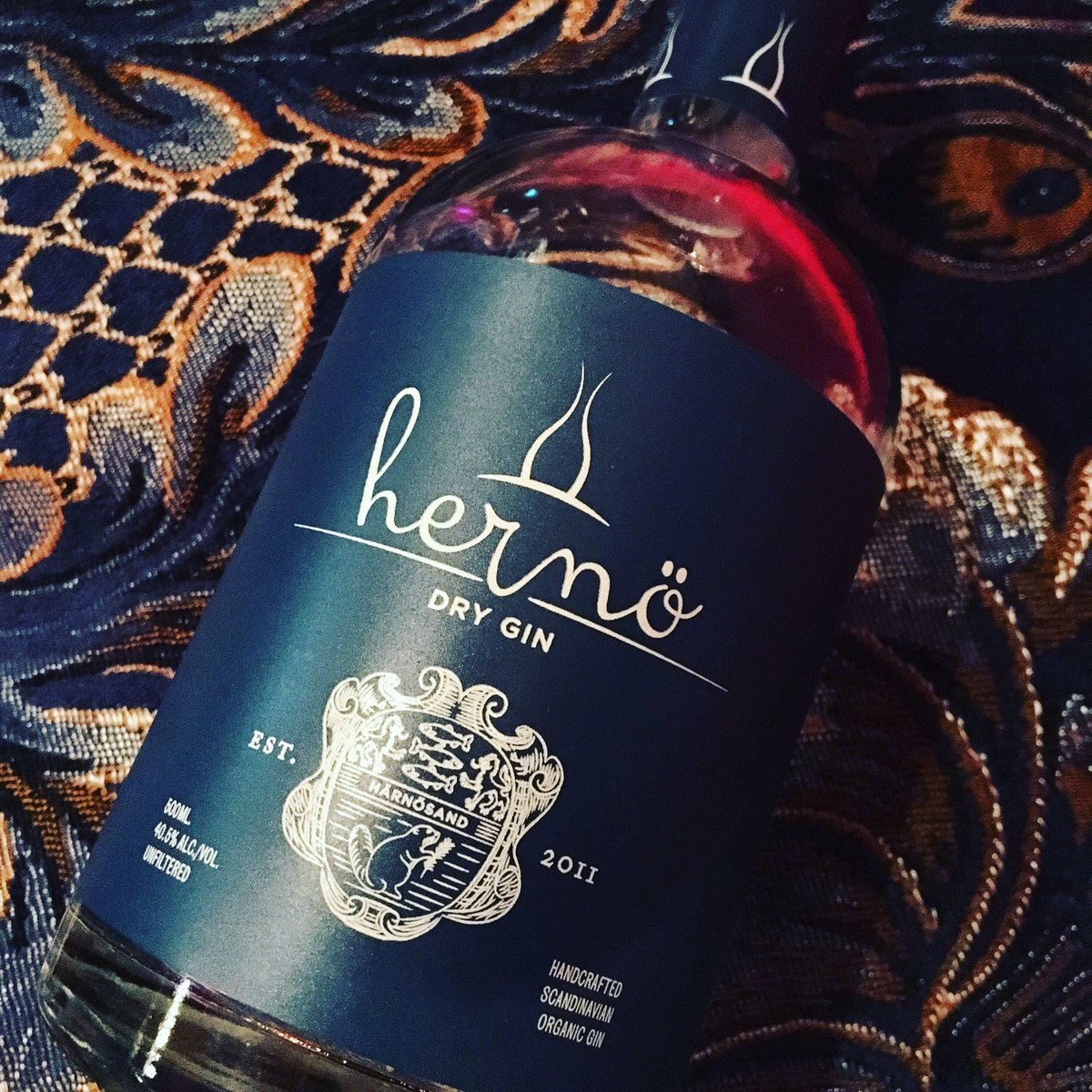 BarVINGA's tweet photo. ロックでヤるならヘルノGIN。
北欧の神秘溢れる世界遺産ハイコーストにある有機農場から届いたオーガニックジン。チェイサーのみながららゆっくりひたってください💜
#hernogin https://t.co/pjznoX5FWj