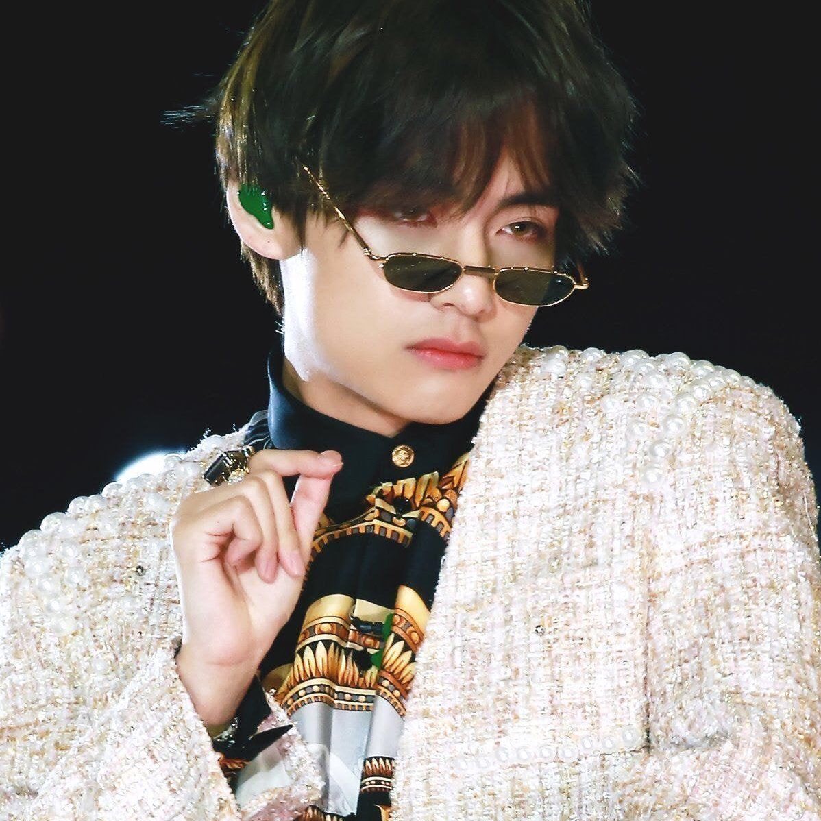 aaarmyarmy1's tweet image. Sun glasses ; A BTS thread 😎