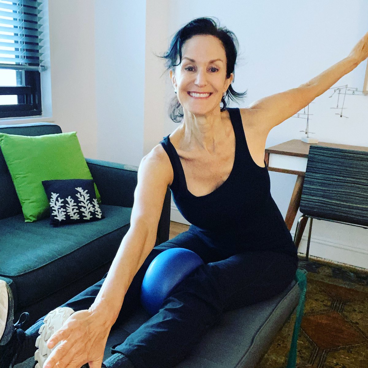 becleartoday's tweet image. Twists feel so good! 
They:
✅Open your rib cage
✅Aid digestion
✅Realign your spine
Be gentle. Easy does it! 

#spinaltwist #twist #yoga #stretch #openup #Bronchiectasis #LungHealth #COPD #MAC #NTM #Asthma #Emphysema #ChronicBronchitis
