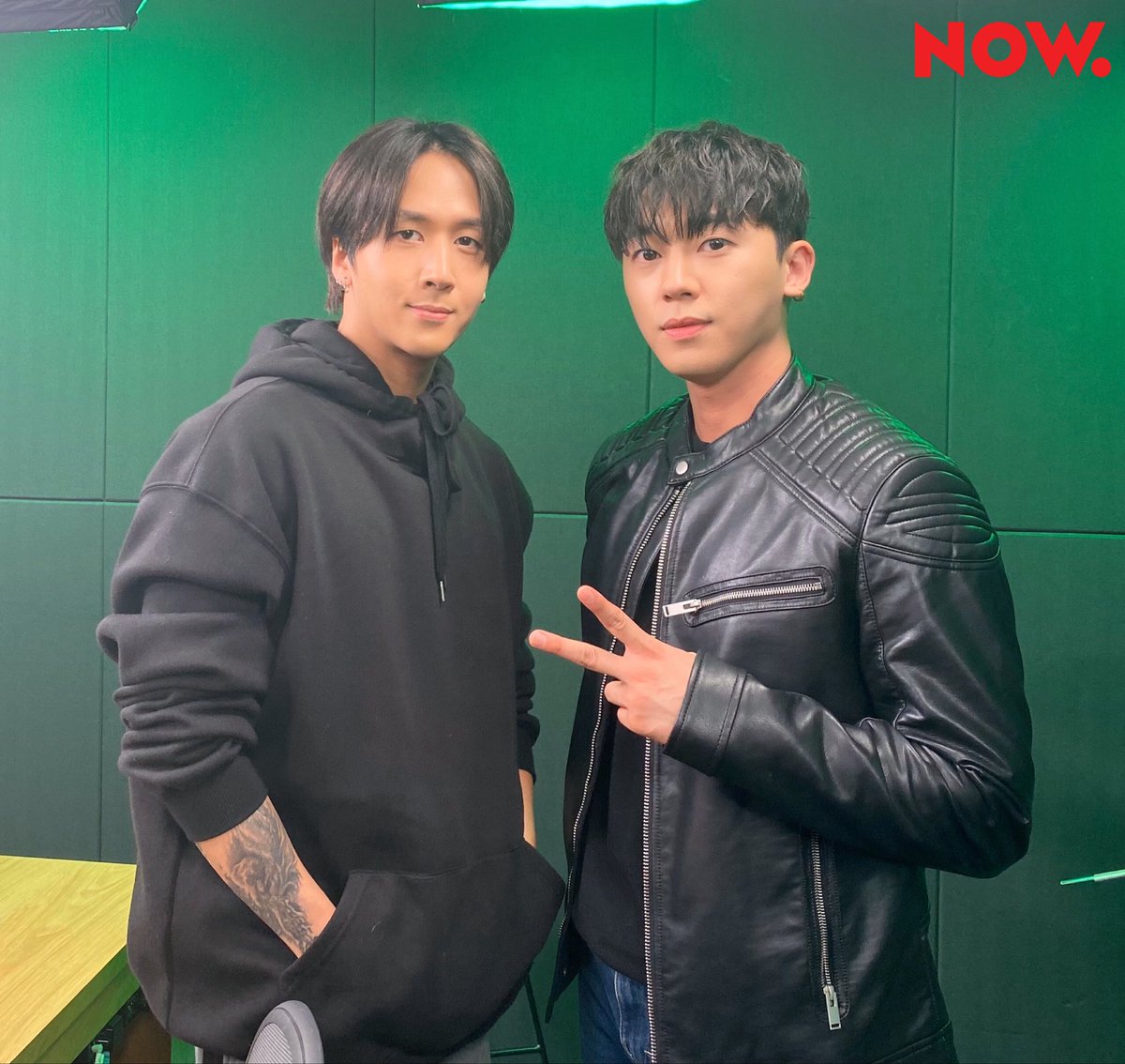 #라비 의 #퀘스천마크 ❓with #창조 랍호스트보다는 두 살 어리지만, 인기 장난없었던 슨배님 퀘스천마크에 등판하셨다! 데뷔 이후 단독 출연은 처음이었다는데👀 앞으로도 창조씨의 단독 출연! 응원하구요ㅋㅋㅋ 창조표 소설 '주먹고' 드라마 제작화도 응원합니다🙏🏼 #NOW온에어