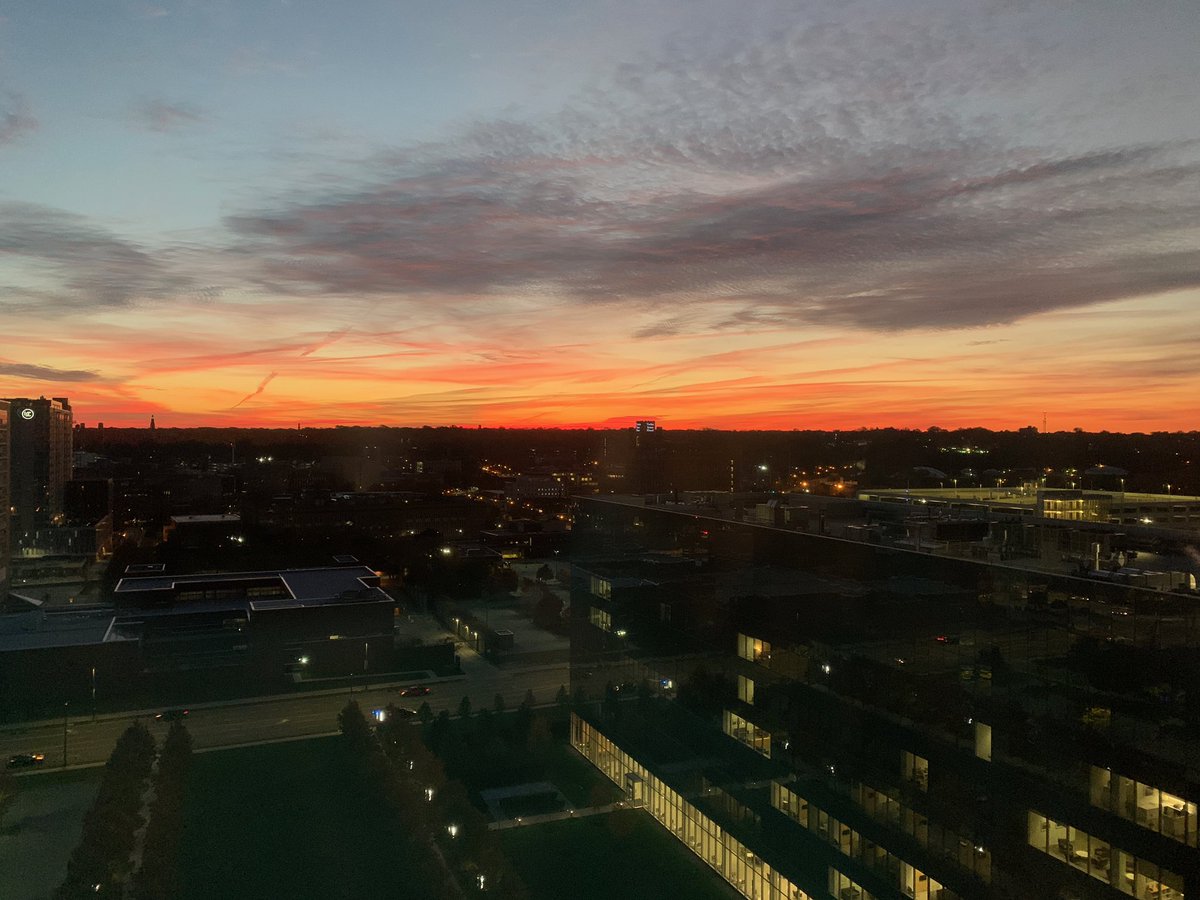 hannahlynn92's tweet photo. Hi Cleveland 😍 @ClevelandClinic https://t.co/OPww156Ttt