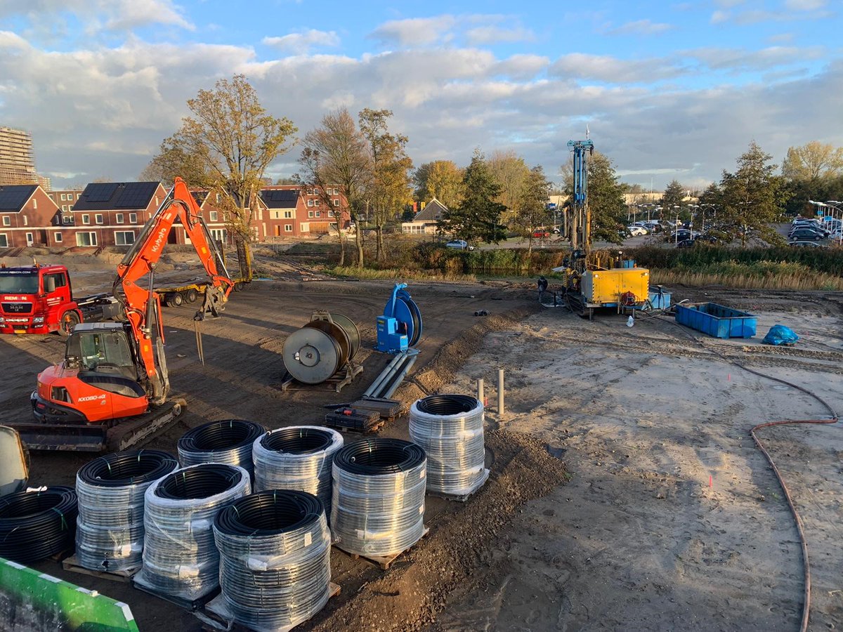 Thunnissen_Bouw's tweet photo. We zijn gestart met het boren van de bronnen voor de 34 appartementen Park Harga fase 3! @VolkerWessels @klimaatgarant @REMONGroep @CCBouw https://t.co/SBg3xg9RK1
