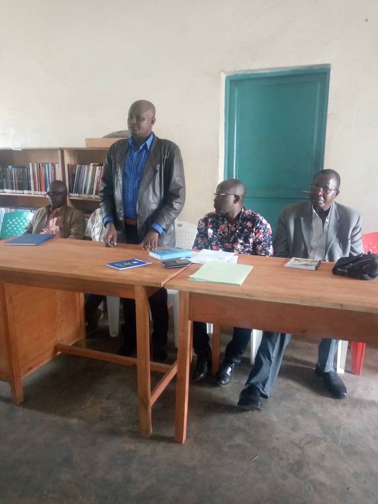 Gitega's tweet photo. #Burundi Poursuite d'un atelier de sensibilisation et de la mobilisation des acquis du #Prodefi I en commune de #Buraza ce jeudi 05/11/2020 par le cabinet du gouverneur de
@Gitega accompagné de l'#UFCR dans la région centre et des responsables du #BPEAE. https://t.co/CcZfuy0FKv