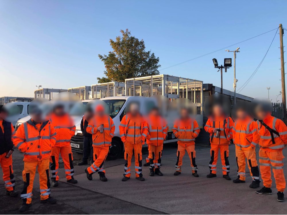justice4refuse's tweet photo. Park maintenance &amp; street cleansers did a show of hands this morning in Thurrock on taking strike action. These workers know their worth more. #binstrike https://t.co/iHRU7rtxym