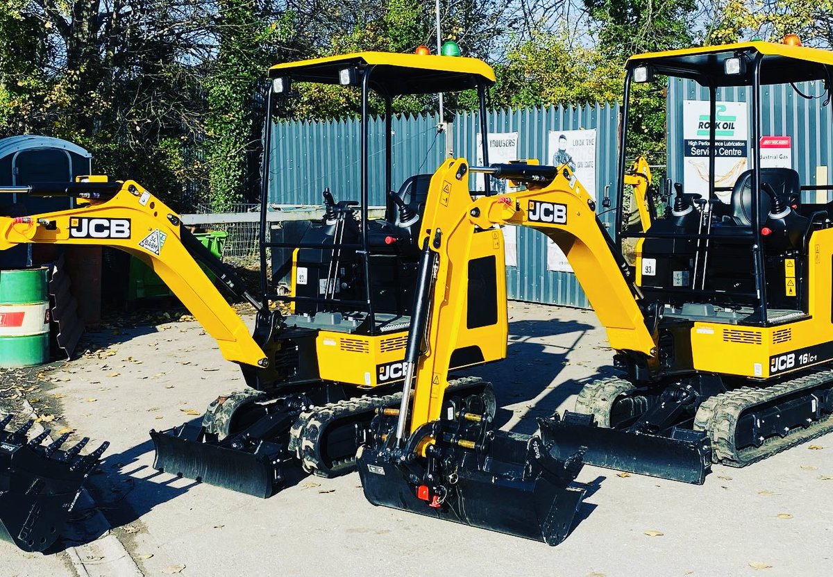 HireStandardsUK's tweet photo. D O U B L E D E L I V E R Y π
2x more BRAND NEW 1.6t JCB excavators delivered this morning π€©
Just look at that shineβ¨
#addingtothefleet #growth #newmachines #exciting #diggers #diggerhire @holtjcb @WiltsHour https://t.co/eWj2iFDl70