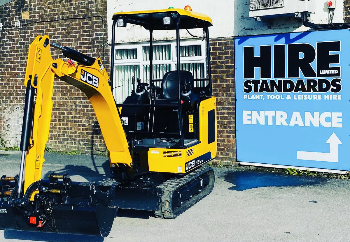 HireStandardsUK's tweet photo. D O U B L E D E L I V E R Y π
2x more BRAND NEW 1.6t JCB excavators delivered this morning π€©
Just look at that shineβ¨
#addingtothefleet #growth #newmachines #exciting #diggers #diggerhire @holtjcb @WiltsHour https://t.co/eWj2iFDl70