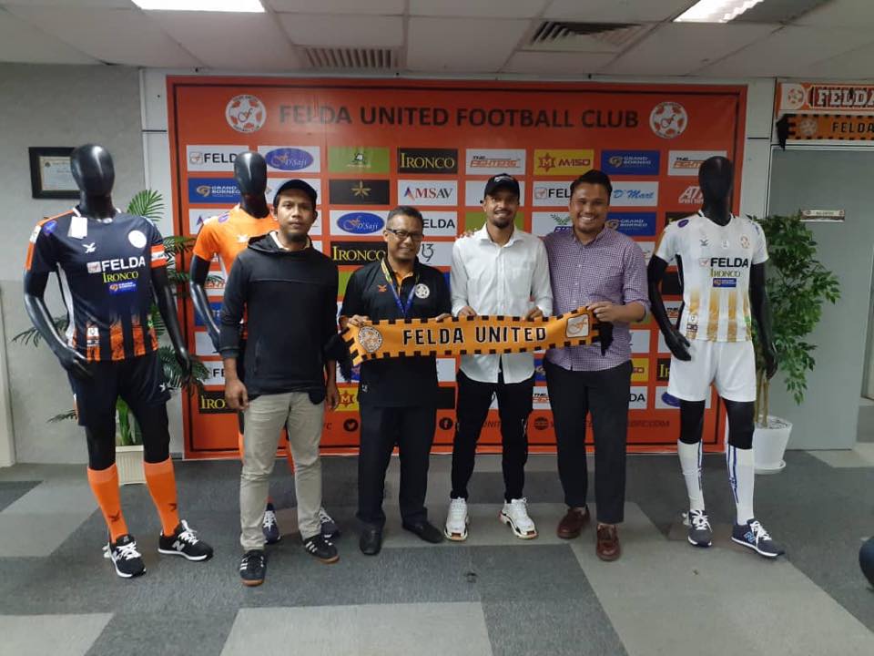 Bulot tiba di Malaysia tahun lalu & mengakui dapat menyesuaikan diri di  @feldaunitedfc tanpa menunggu lama: “Cabaran saya selepas Jepun adalah membantu FELDA United dgn memberikan mereka competitive edge selepas apa yg dilalui musim lalu. Jujurnya, saya amat sayangkan pasukan ini