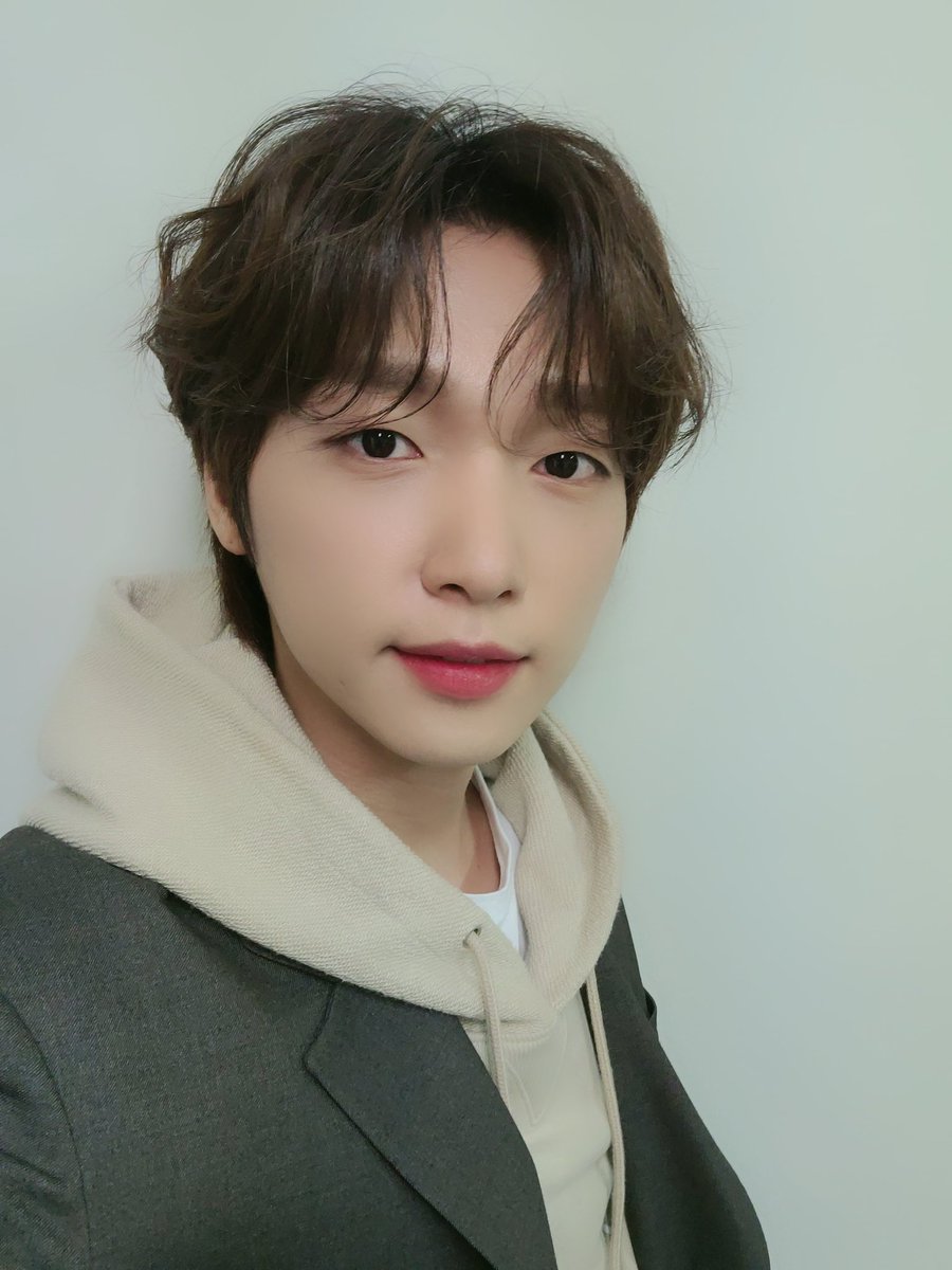 jeongsewoon_twt's tweet photo. [#정세운]
2020 배화여대 온라인 대동제 배은파 🥳
가을 날씨와 너무나 잘 어울렸던 세운군의 무대! 오늘도 신나게 완료 🙌
즐겁게 즐겨주신 모든 분들 덕에 오늘도 행복했습니다 💜💛

#JEONGSEWOON https://t.co/oQhQLBe6YH