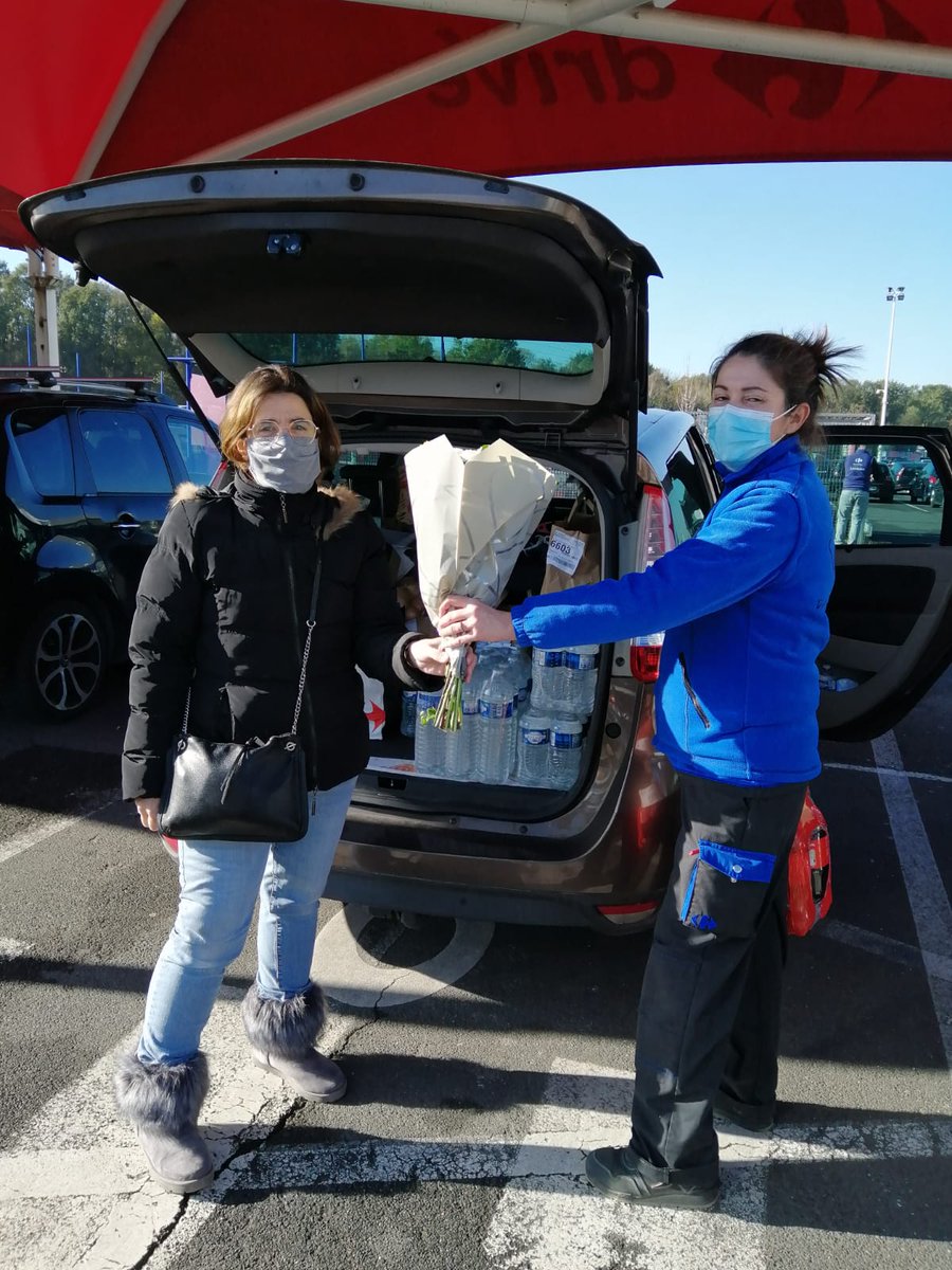 Des fleurs qui sont données, ce sont des fleurs qui ne seront pas gaspillées 💐

Bravo aux drives pour ces petites attentions 😊