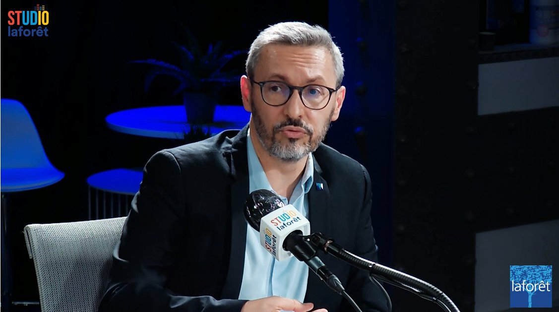 Laforet_france's tweet photo. [#TousMobilisés] Ce matin, l’ensemble du réseau assistait au Studio Laforêt, le rendez-vous hebdomadaire en web TV pour partager les bonnes pratiques en cette période inédite : actions commerciales, juridique, digital, métier, formation...

#StudioLaforet #Laforet #immobilier https://t.co/wq4ib6Chsg