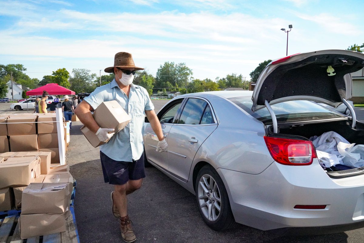 Gleaners's tweet photo. Thur, Nov. 5: Gleaners hosts 5 drive-up food distributions – Detroit, Wixom, River Rouge, Pontiac and Fowlerville. Times and locations: https://t.co/jIngUuyc6u Please RT and share! https://t.co/Wgys7V9FGP