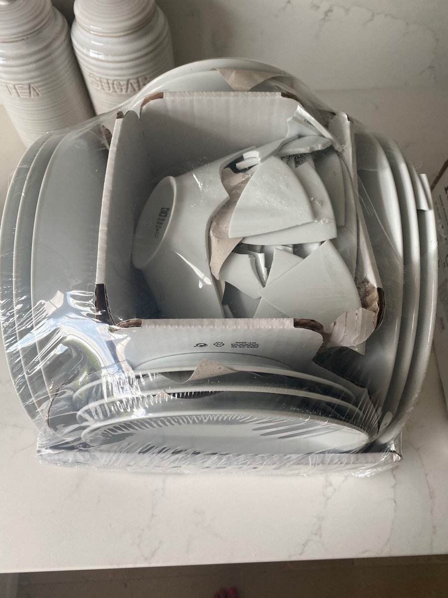 Char_Exox's tweet photo. love it when i receive my ikea delivery like this 😡 @IKEAUKSupport @IKEAUK https://t.co/eC1iYQJpoO