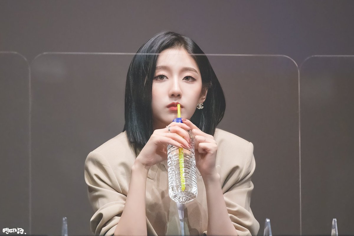 rizura6's tweet photo. 🐰 : o mba itu
🐯 : hooh
🐰 : adeknya cakep loh bang, gue kemaren minta dikenalin
*sent pic*
🐯 : GUE SAMBIT JUGA DEH LO KELINCI MACHO!
🐨 : rame amat 😂 https://t.co/mXlx3rZXP4