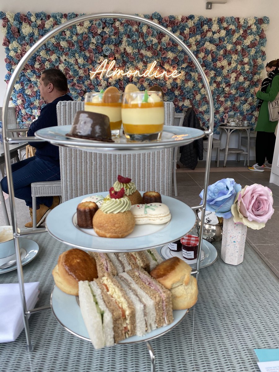 _elainefleming's tweet photo. If your team meetings don't involve a lot of cake, you are  doing it wrong.  #almondine #gingerpr #awayday https://t.co/a12Zo2h3QM