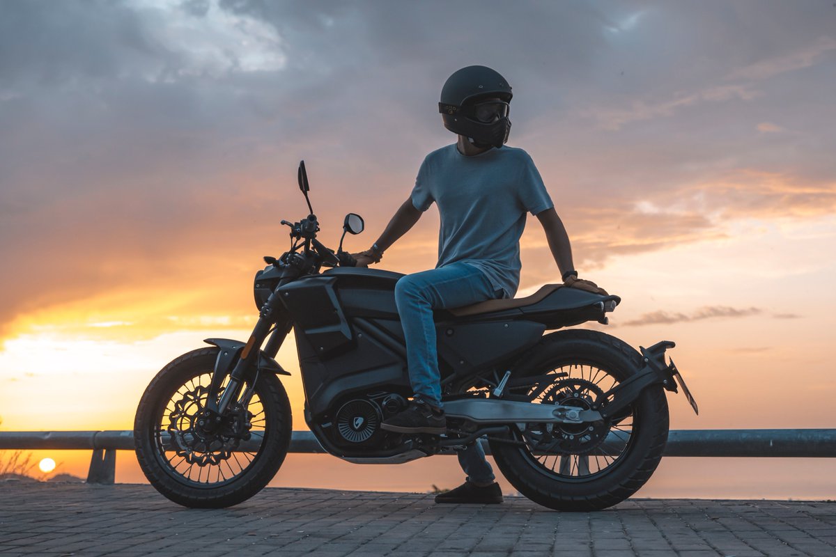 El espíritu de las motocicletas Bultaco vuelve con un modelo 100% eléctrico⚡que puede recorrer hasta 140 km con la batería de 7,2 kW  #PursangETrack #electricbike #emobility vidapremium.com/pursang-etrack…