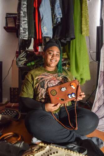 TheRoyalGazette's tweet photo. Teenagerâs online thrift store takes off https://t.co/Zho5jyNnKB https://t.co/UdlHFPhhYn