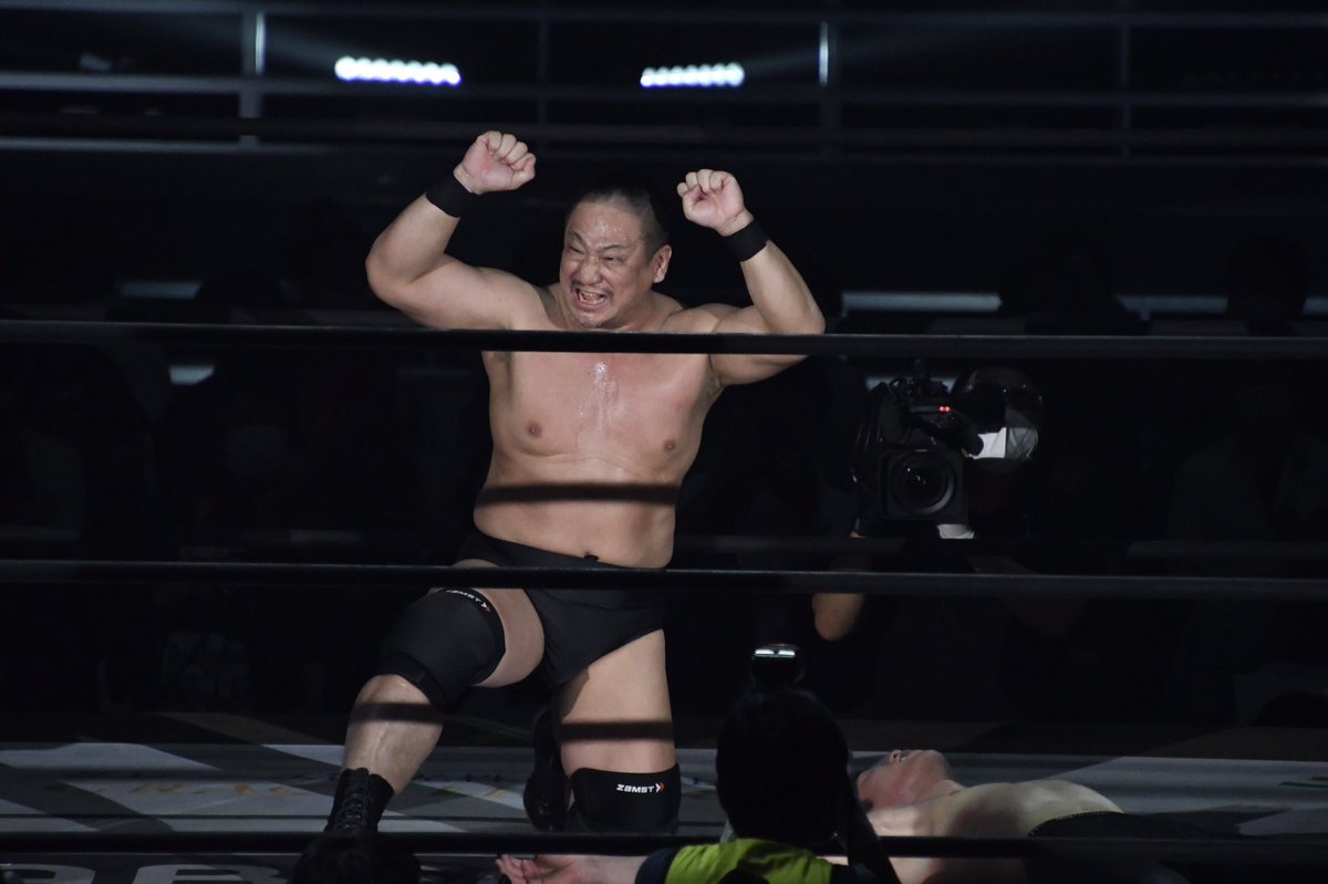 ゆーさん V Twitter 2020 11 3 Ddt 大田区総合体育館 Ddt Extreme級選手権 ウェポンランブル 王者 青木真也 Vs 高木三四郎 色んなウェポンが出た結果 最後は高木選手が勝利 Ddtpro