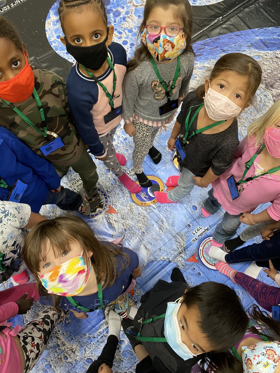 SLES_STEM's tweet photo. STATUS UPDATE:
Our first set of Moon Walks have commenced with K-1 classes at SLES 💙🚀🌕💚
#slesstem #moonmonth #AmericasSchool @AldrinFamilyFdn https://t.co/tX47AfXgaF