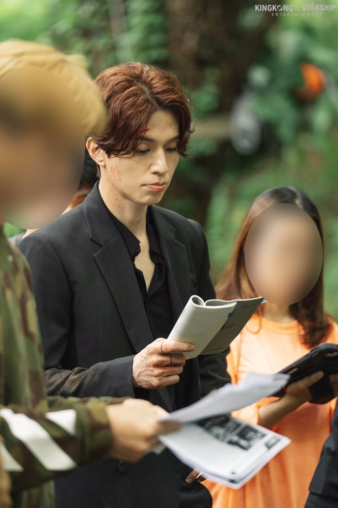 kdramadump's tweet image. who allowed him to be this effortlessly hot