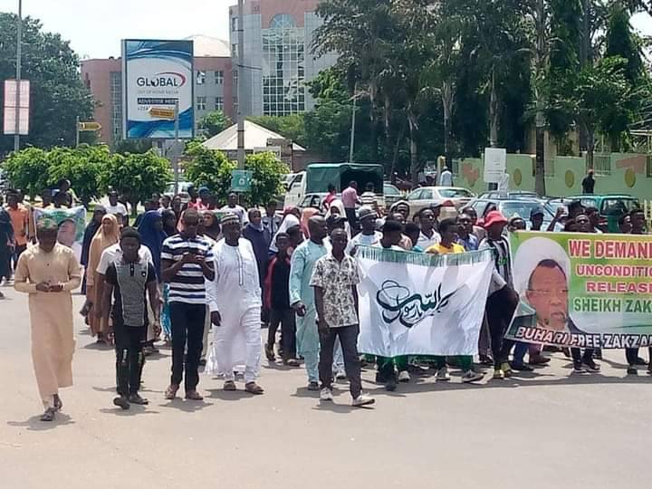 SZakzakyOffice's tweet photo. @PoliceNG attacked peaceful #FreeZakzaky procession with tear gas and live ammunition, injuring many protesters and arresting dozens. At Maitama District of FCT, Abuja.

5/11/2020 https://t.co/2om4koGtbY