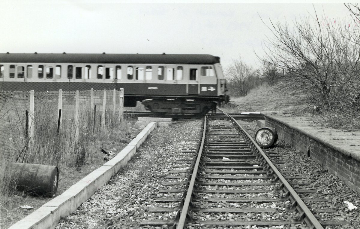 1/ (long read) Here’s today’s AMN (Antidote to News Misery) pix posting. I first visited the East Lancs Rly of today in 1982, as Assistant Editor of Steam World. My contact was ELRPS Chairman the late Harry Hatcher. He was affable, knowledgeable & always helped ensure I could