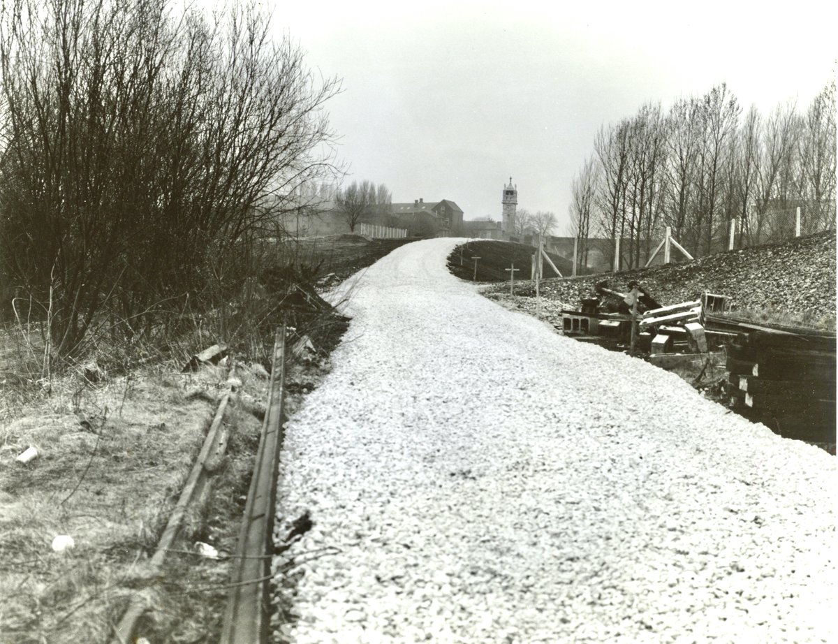 1/ (long read) Here’s today’s AMN (Antidote to News Misery) pix posting. I first visited the East Lancs Rly of today in 1982, as Assistant Editor of Steam World. My contact was ELRPS Chairman the late Harry Hatcher. He was affable, knowledgeable & always helped ensure I could