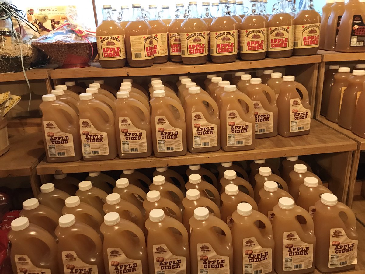 Finally, the last stop in  #Louisburg: the famous  @louisburgcider! This place is a Kansas legend, well-known for its incredible cider, cider donuts and fruit butter. If you haven't visited before, you really should (and get a sample)!