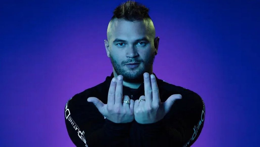 ShadesFrance's tweet photo. 🚨JUL annonce la sortie de son album « Loin du monde » !

Il relance un appel à des graphistes ! https://t.co/5B9RdmDiOI