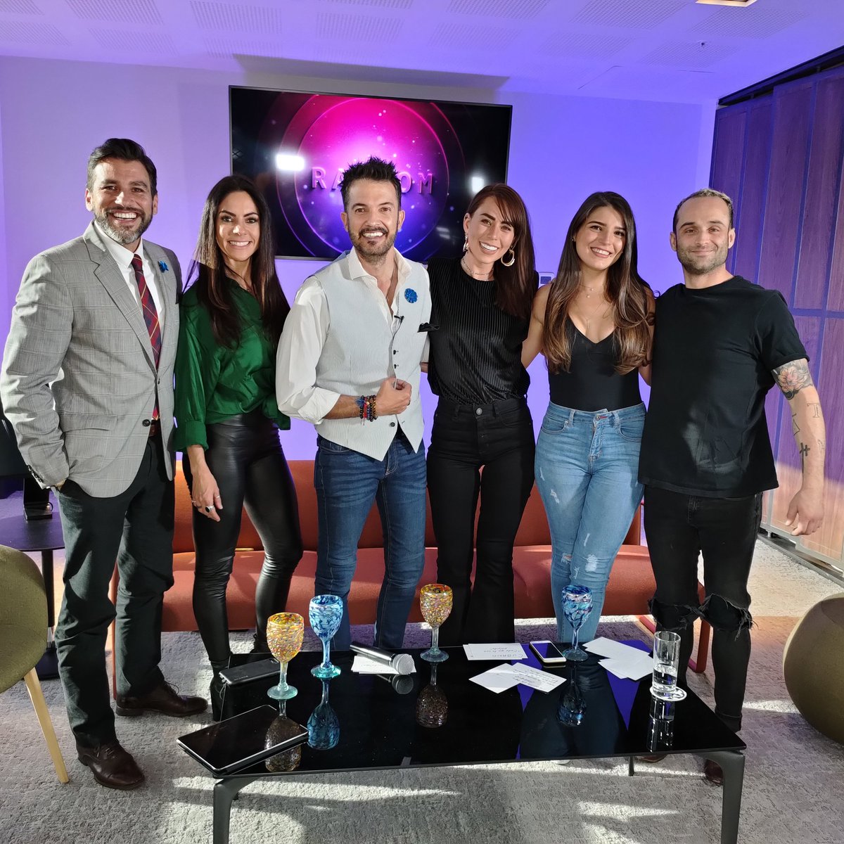 Fer_DelSolar's tweet photo. ¡Cada vez somos más #Randomers! 

Descubran cuándo se estrena este gran proyecto en nuestras redes: 

Facebook 👉🏻 @RandomRDMOficial 

Instagram 👉🏻@randomrdmoficial 

Tiktok 👉🏻 @RandomRDMOficial https://t.co/xmJHaUylIw