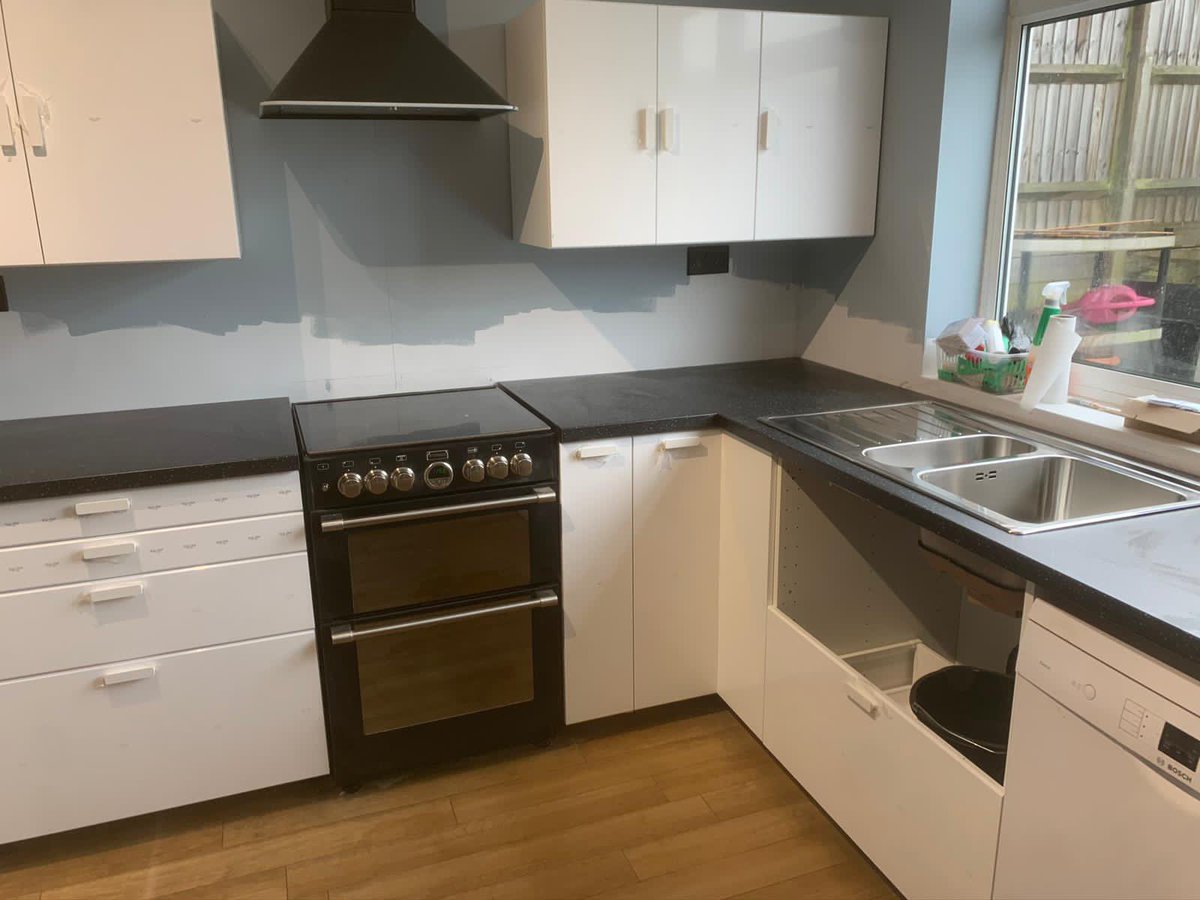 Olly London Kitchen Worktop Fitter tweet media