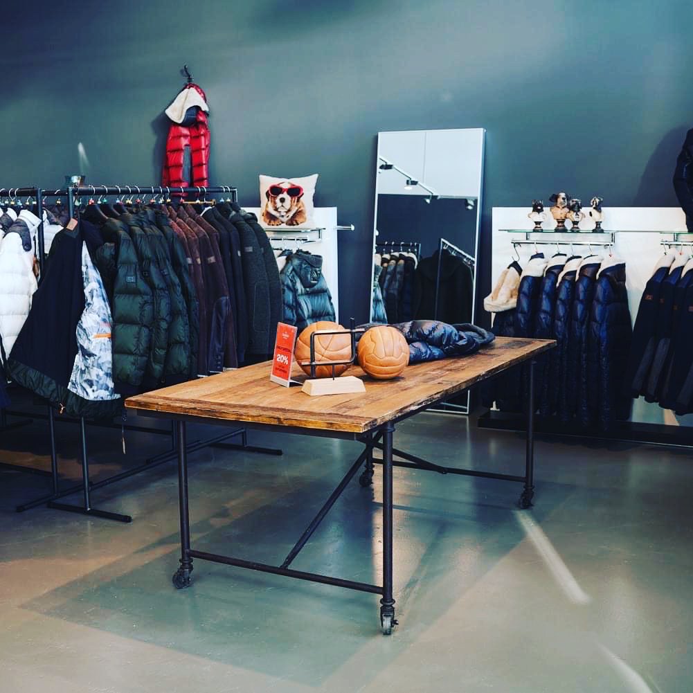 michaelernst's tweet photo. Neu-Eröffnungen 🥳 sind immer ein gutes Gefühl, in diesen speziellen Zeiten noch viel mehr!
Willkommen in Wolfsburg: handstich 🧡!
#designeroutletswolfsburg #wolfsburg #handstich #herzlichwillkommen #welcome #neueröffnung #opening https://t.co/jb9apDw2Ca