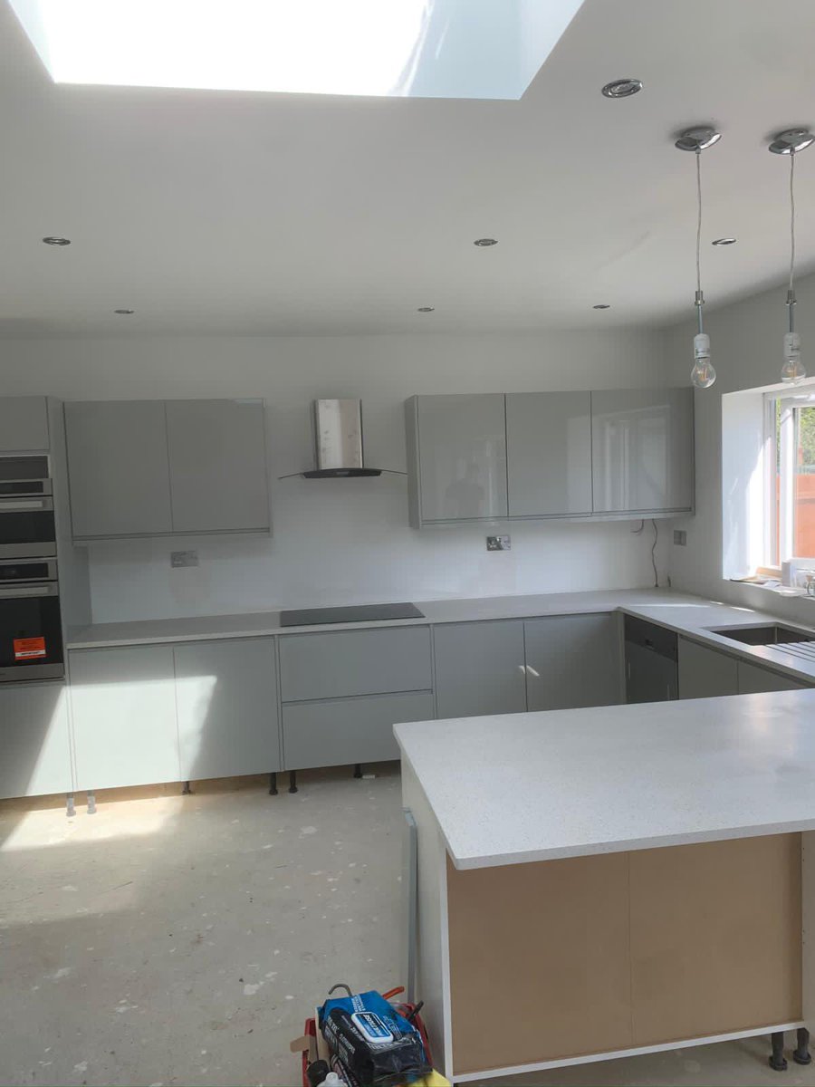 Olly London Kitchen Worktop Fitter tweet media