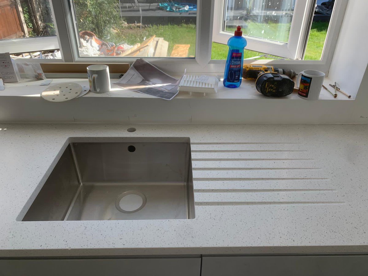 Olly London Kitchen Worktop Fitter tweet media