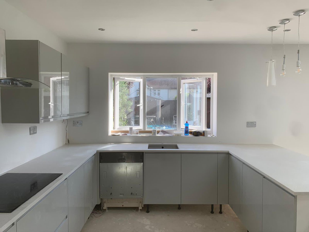 Olly London Kitchen Worktop Fitter tweet media
